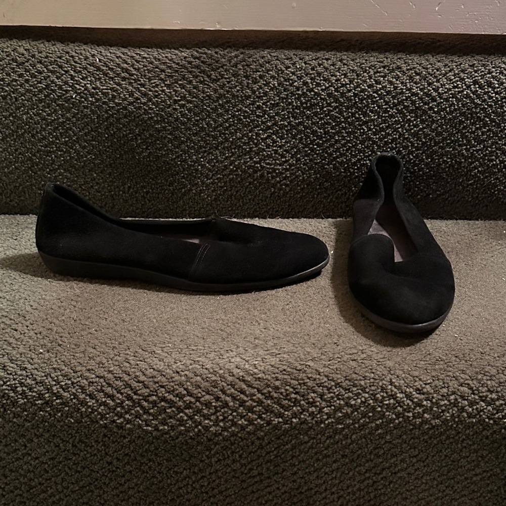 AEROSOLES Women's Black Suede Flats